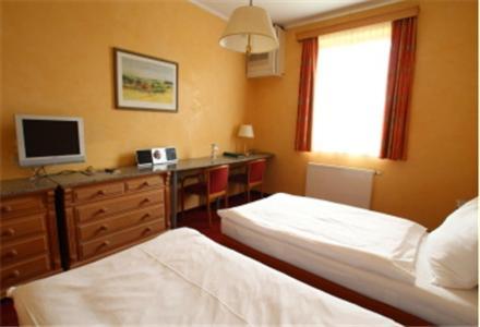 Oldtimer Motorhotel Guntramsdorf Zimmer foto